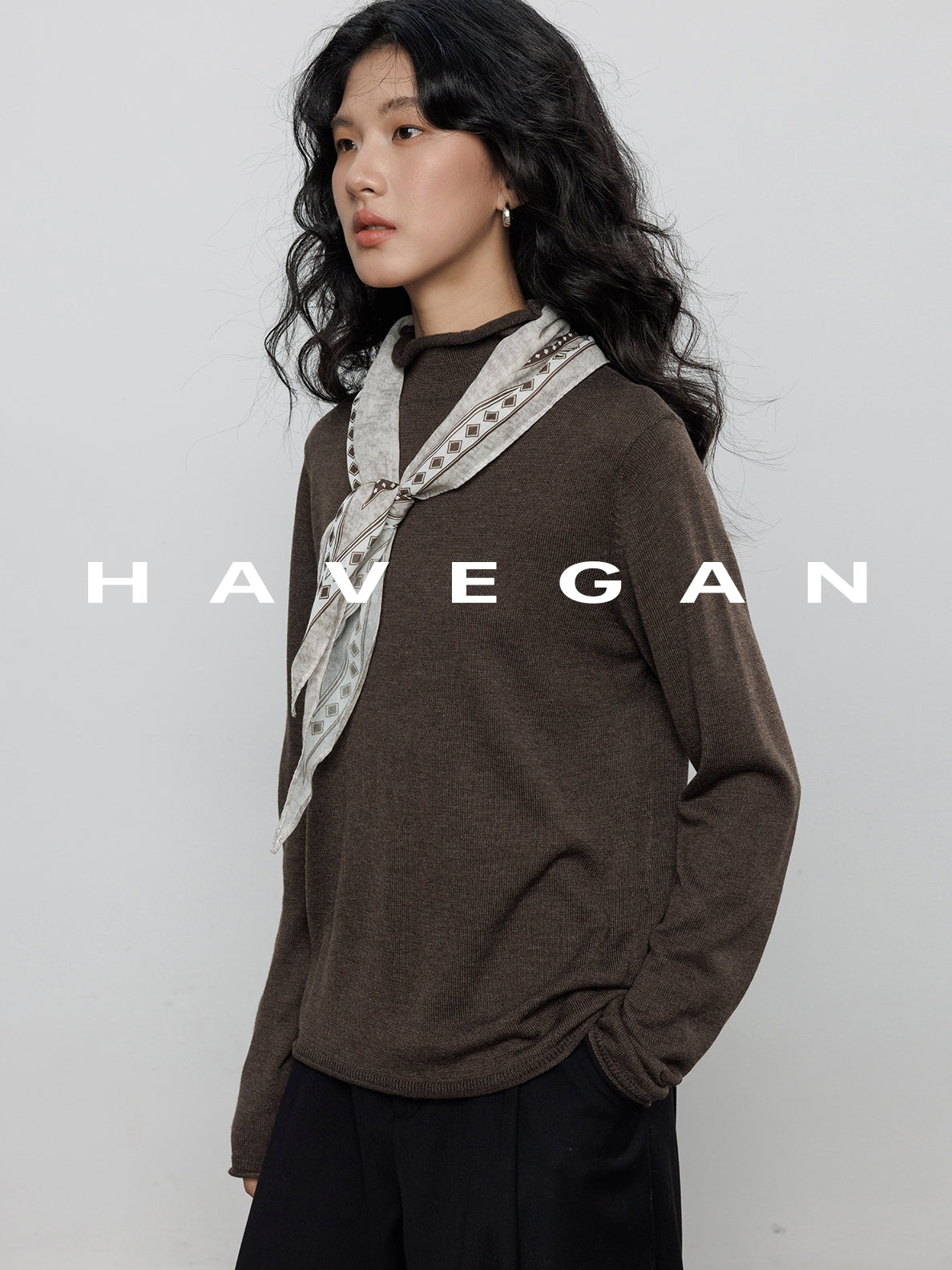 High-Neck Relaxed Tops_BDHL7899