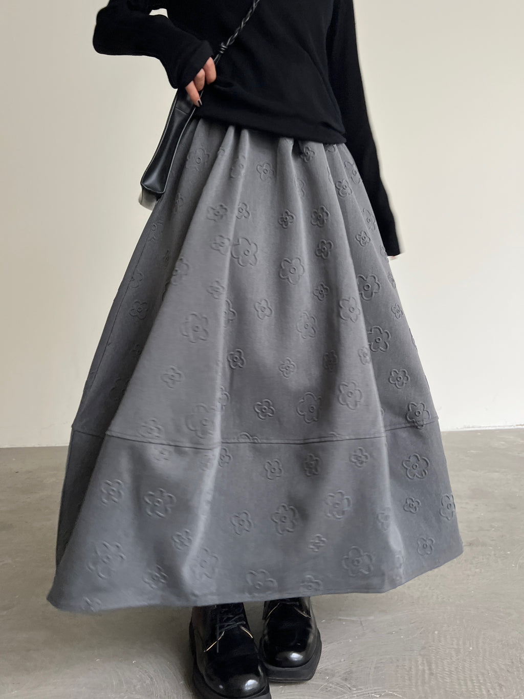 Floral Embossed Thick A-Line Skirt_BDHL6967