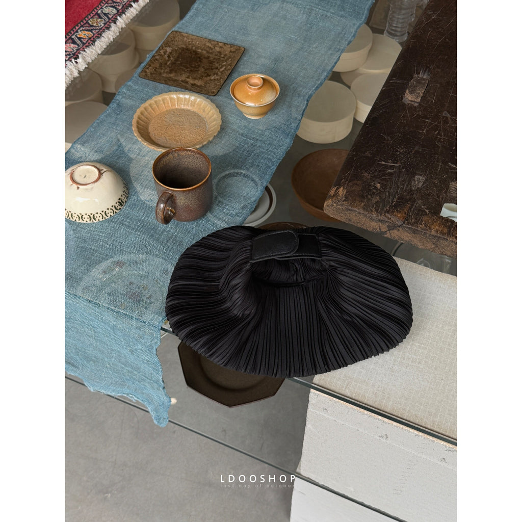 Pleated Dumpling Shoulder Bag_BDHL8380
