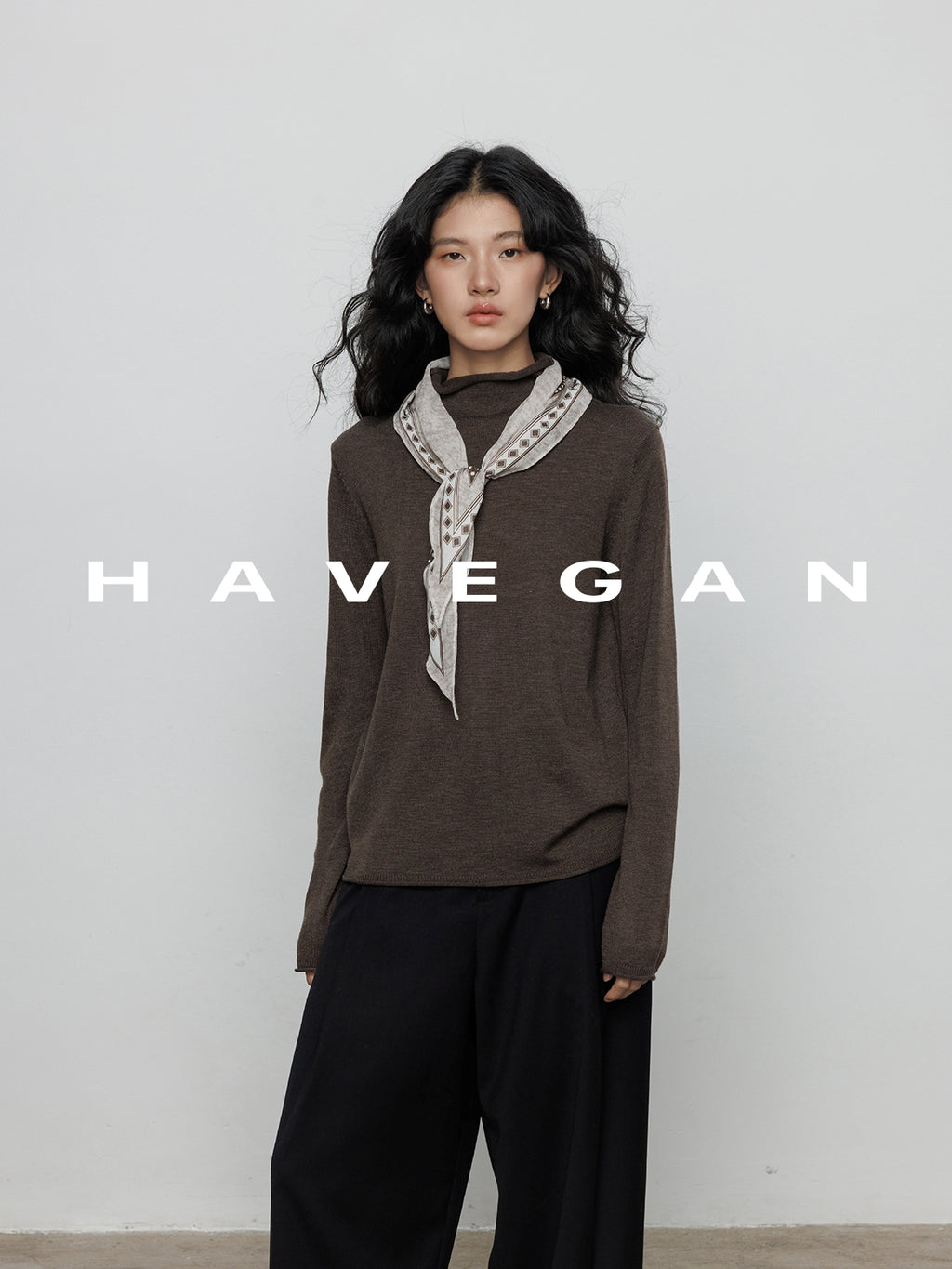 High-Neck Relaxed Tops_BDHL7899