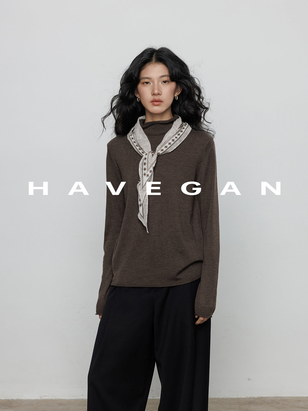 High-Neck Relaxed Tops_BDHL7899