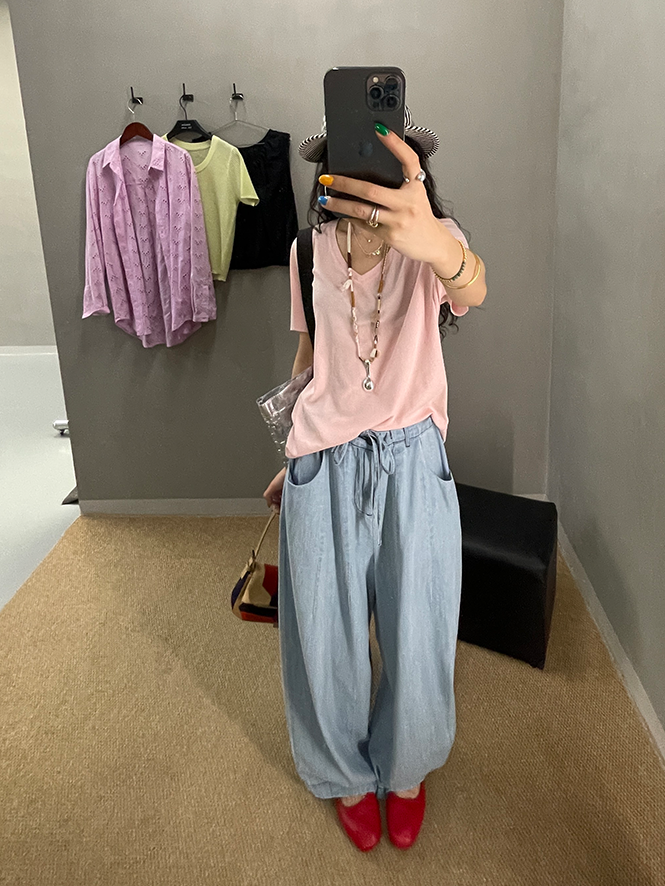 Slimline V-Neck T-Shirt_BDHL7543