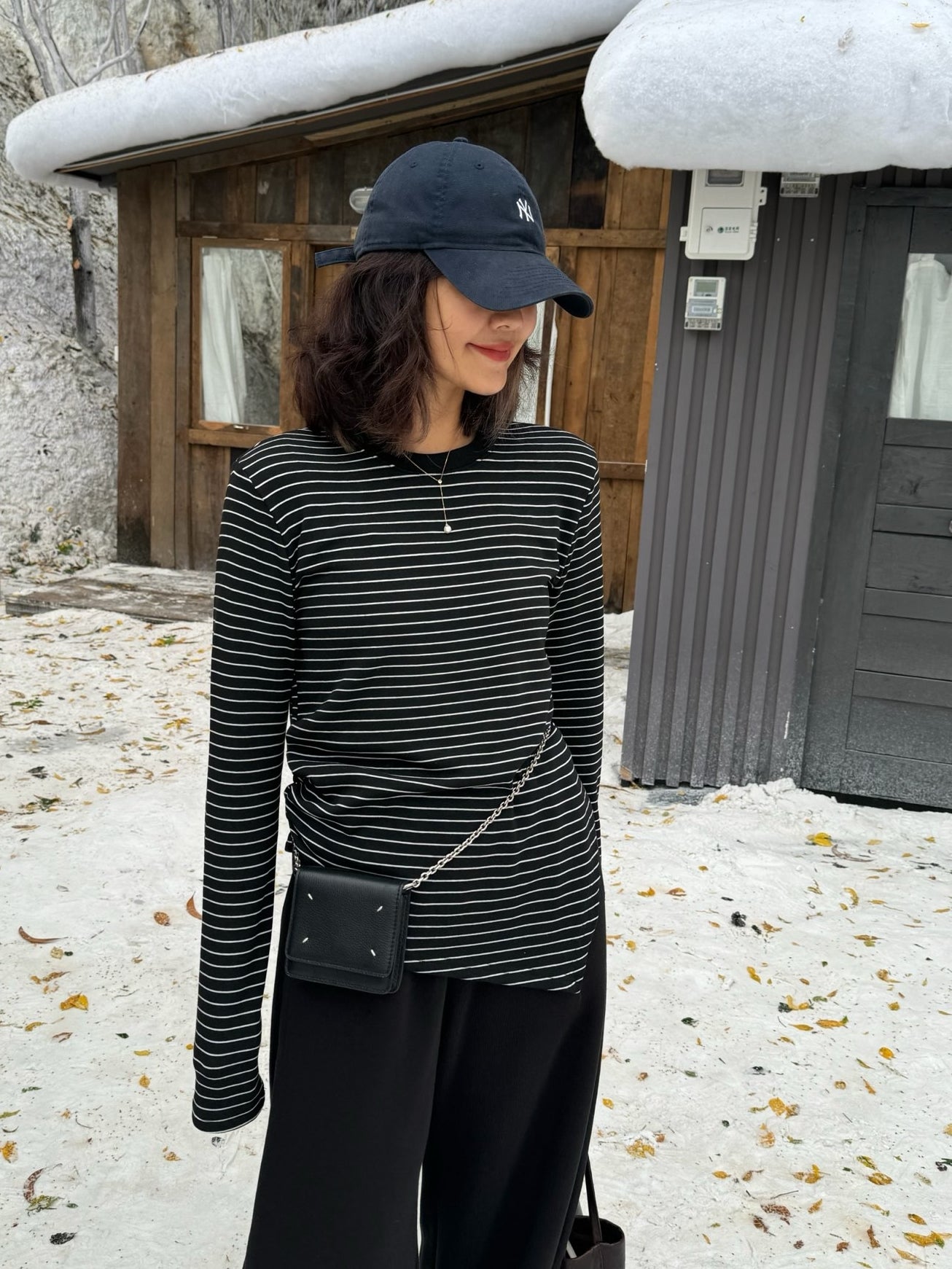 Slim-Fit Side-Pleated Tops_BDHL7852