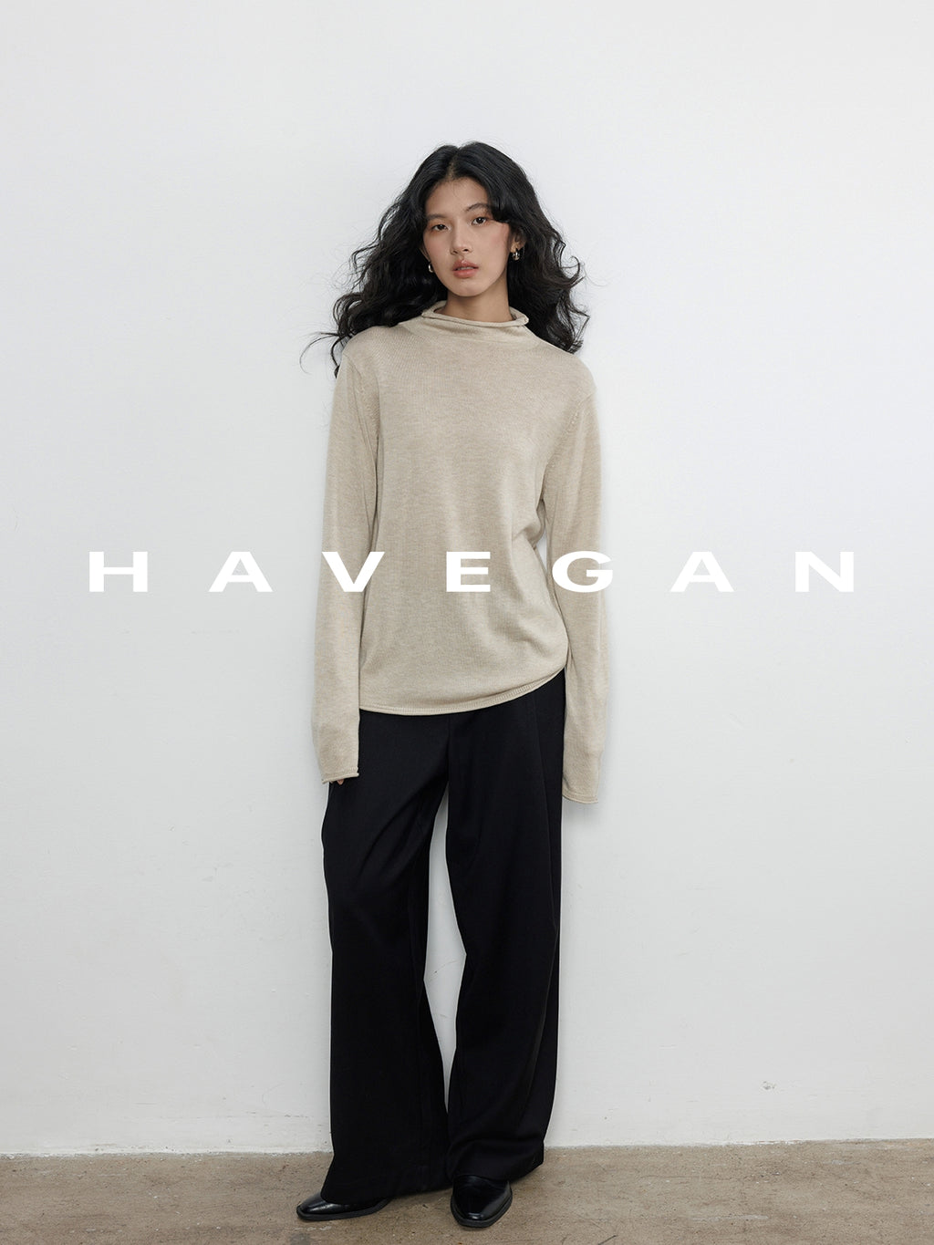 High-Neck Relaxed Tops_BDHL7899