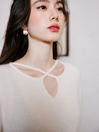 Cross-Neck Fluffy Sweater_BDHL6754