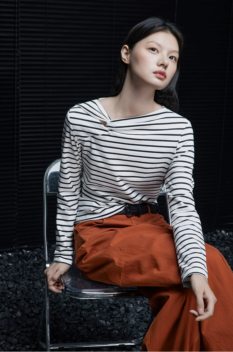 Asymmetric Stripe Long Sleeve Top_BDHL7645