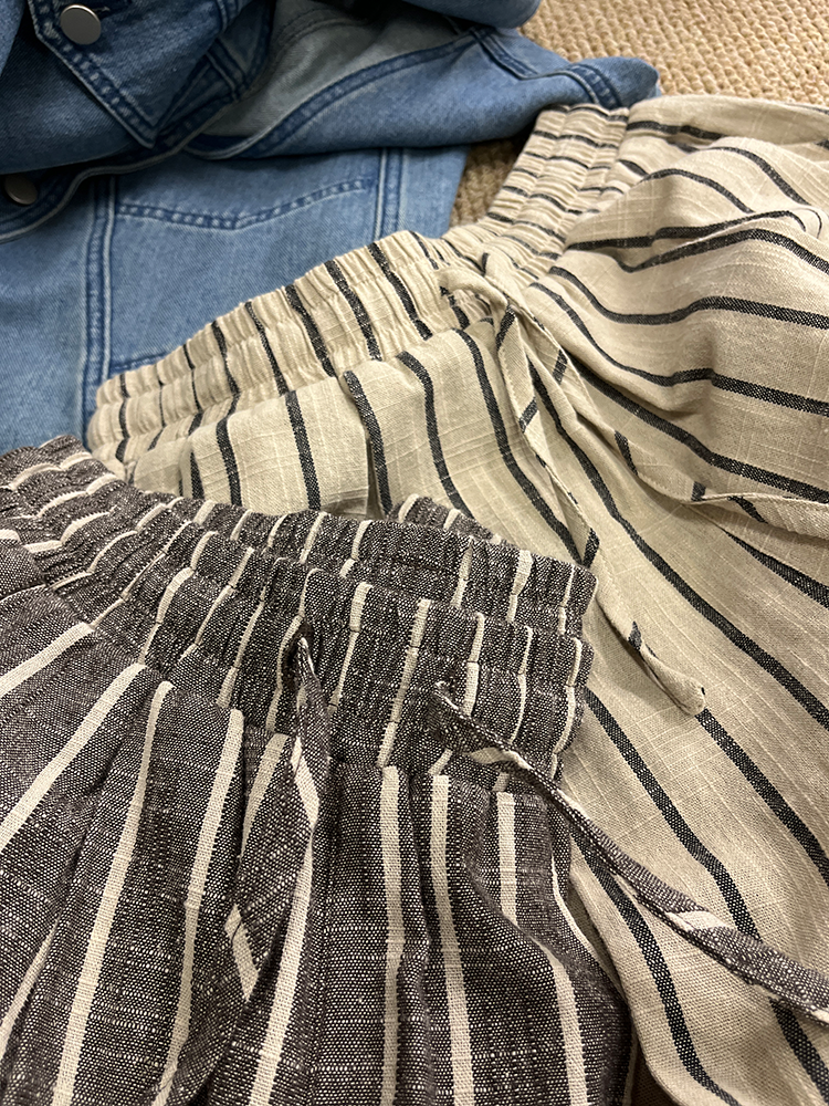 Loose-Fitting Striped Pants_BDHL7252