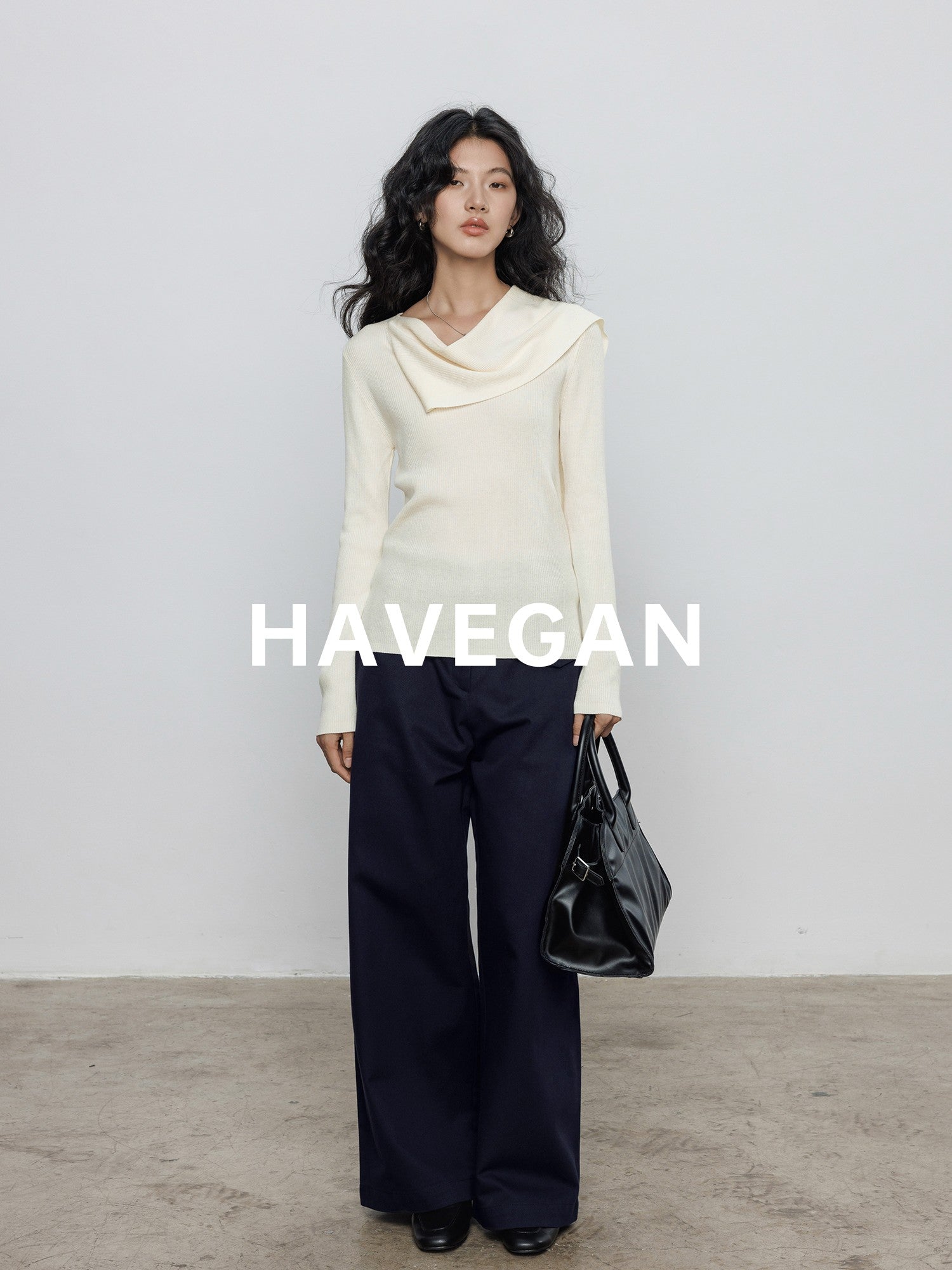 Halter-Neck Knit Tops_BDHL7784