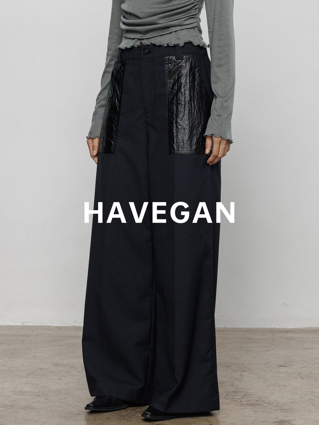 High-Waisted Leather Pocket Pants_BDHL7697