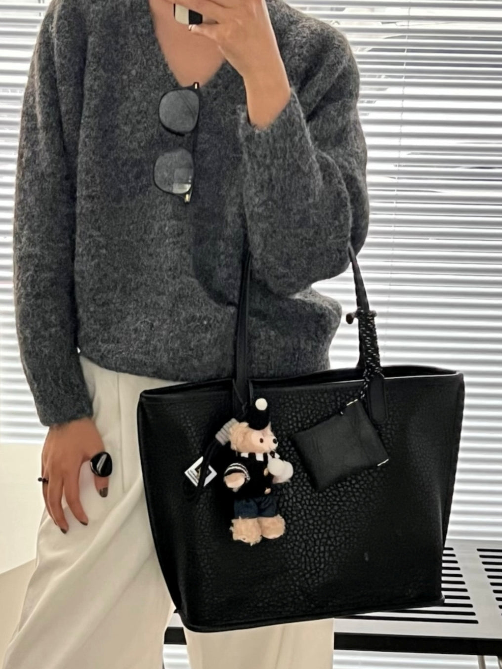 Elephant-Print Black Tote Bag_BDHL8023