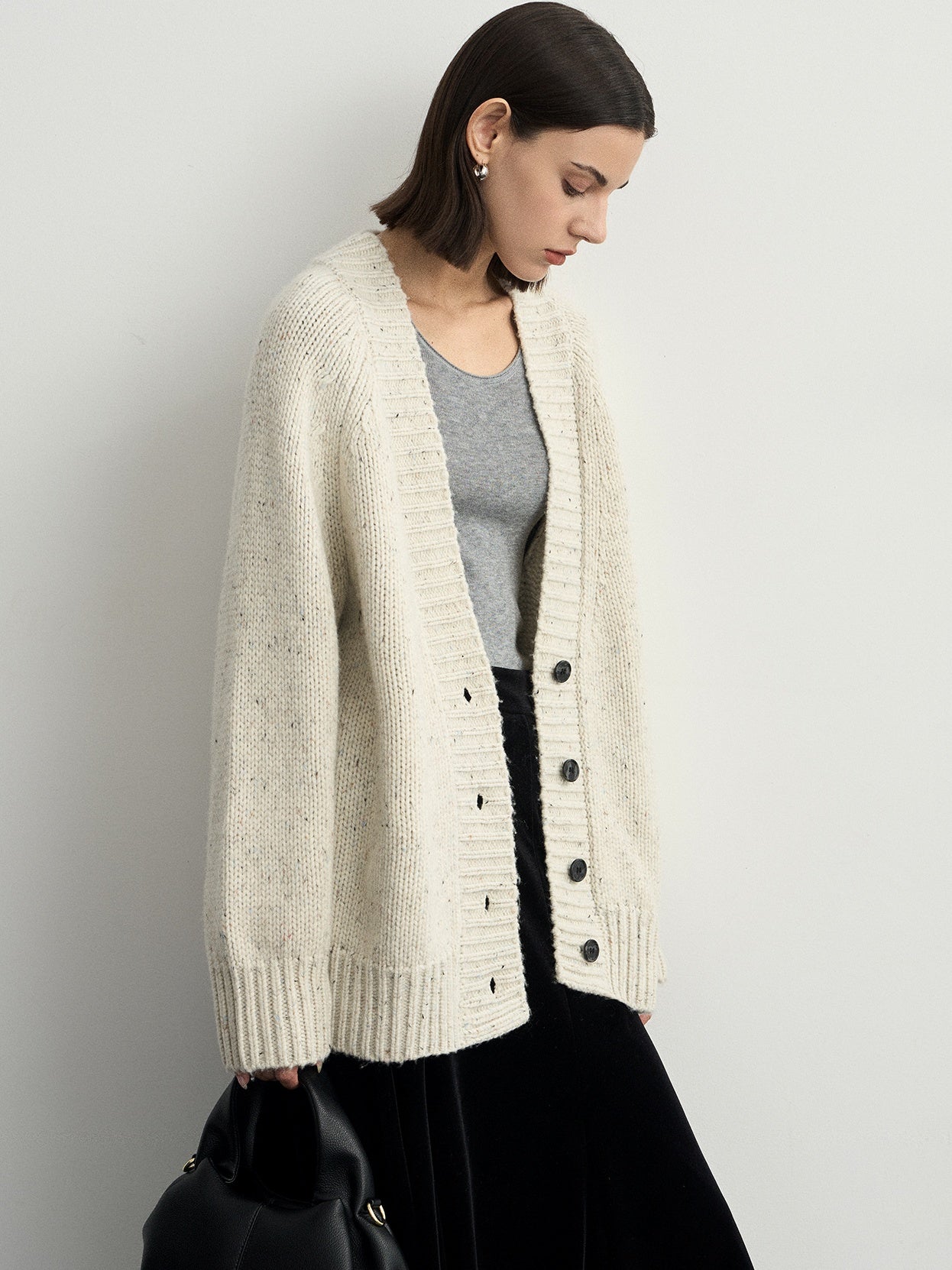 Loose Silhouette V-Neck Cardigan_BDHL6542