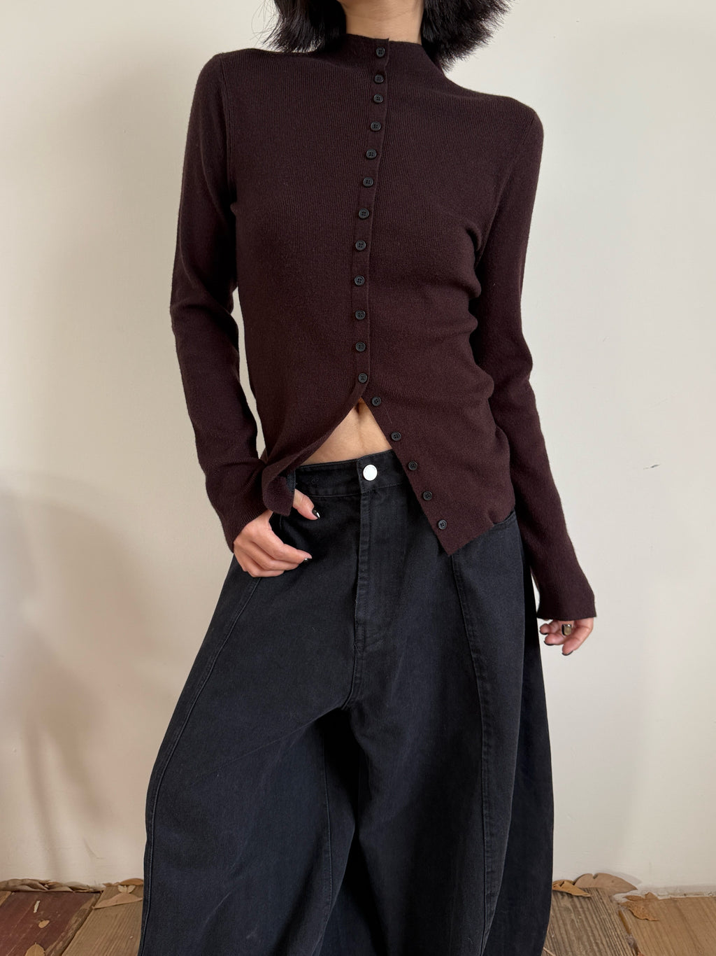 Front-Slit High-Neck Slim-Fit Tops_BDHL8025