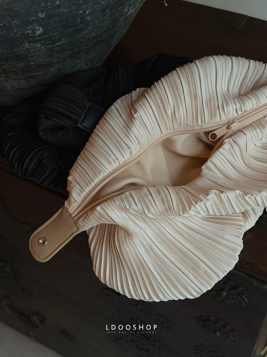 Pleated Dumpling Shoulder Bag_BDHL8380