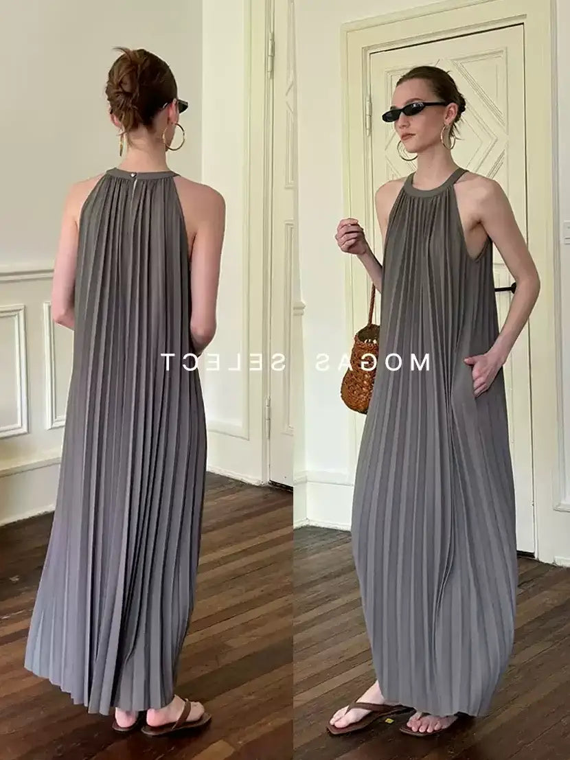Halter Neck Pleated Dress_BDHL7556