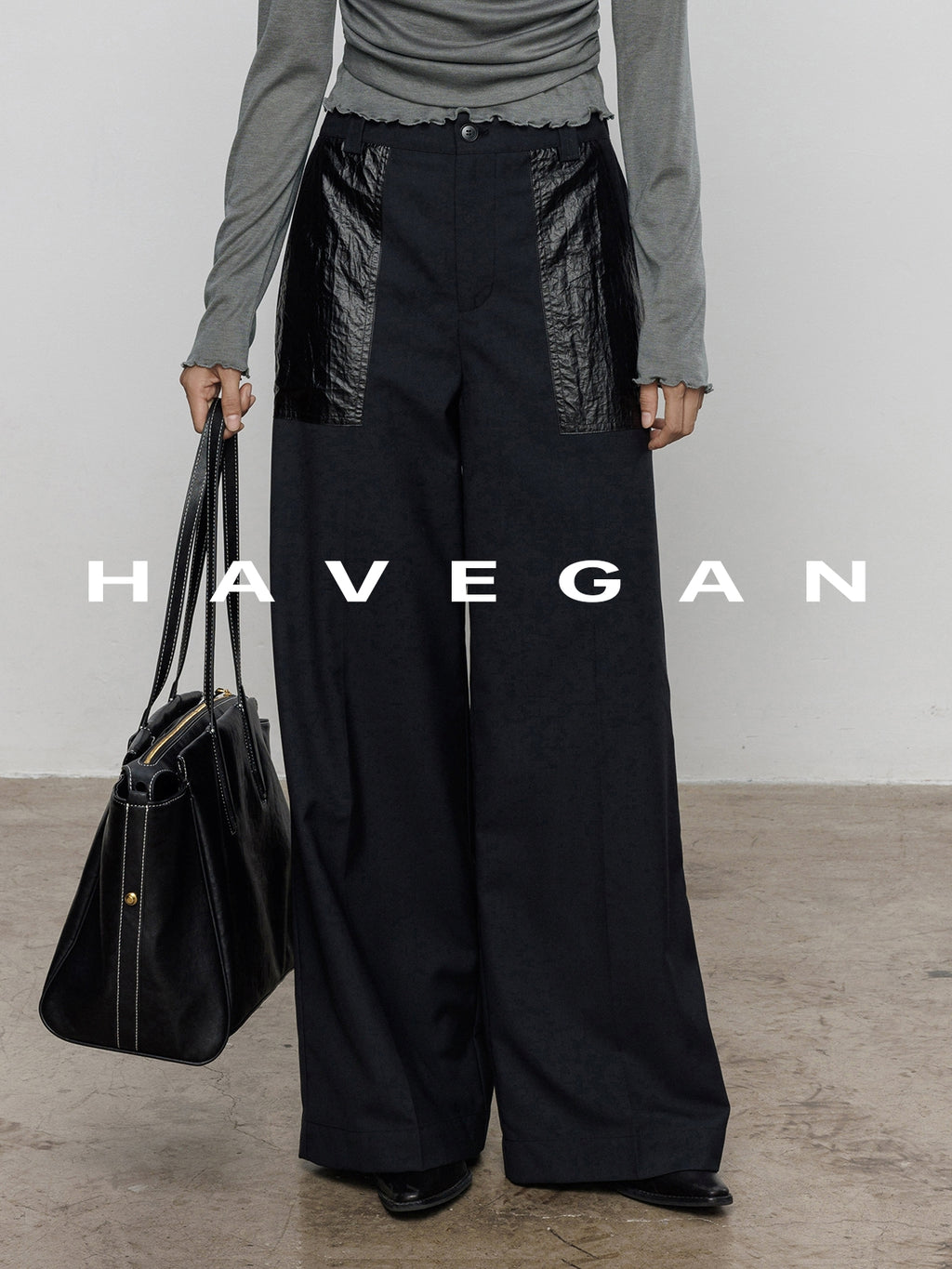 High-Waisted Leather Pocket Pants_BDHL7697