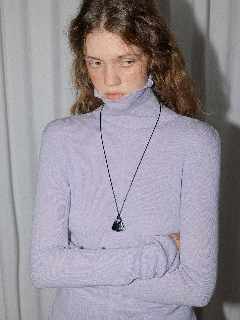 High-Neck Slim-Fit Tops_BDHL8157