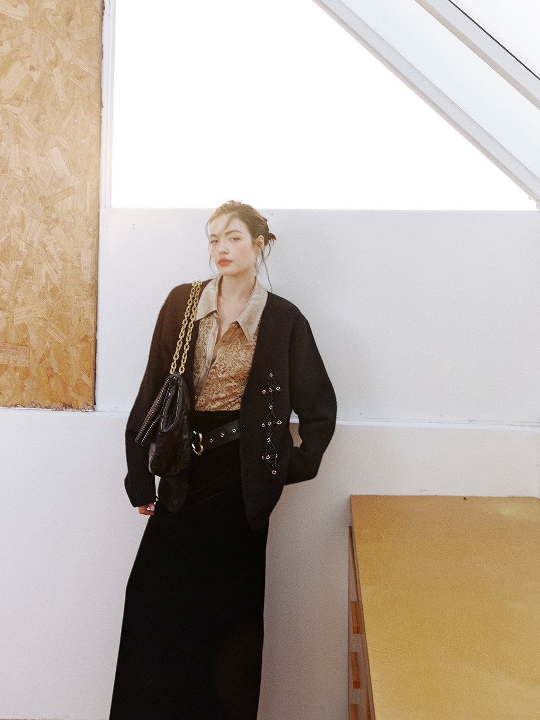 Beaded V-Neck Cardigan_BDHL8001