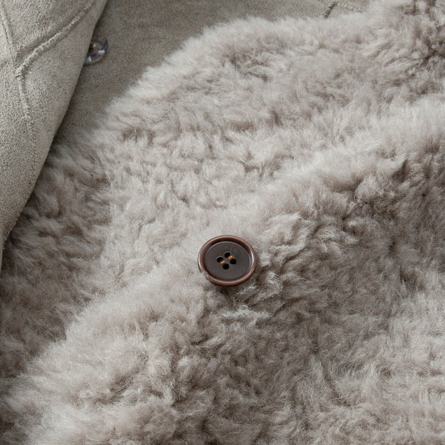 Double-Breasted Fur Coat_BDHL8047