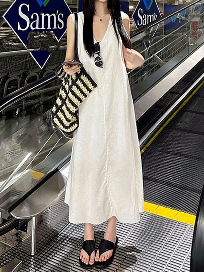 Deep V-Neck White Dress_BDHL7550