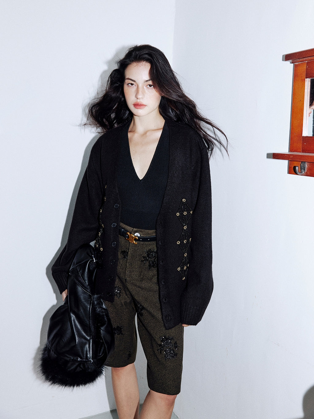 Beaded V-Neck Cardigan_BDHL8001