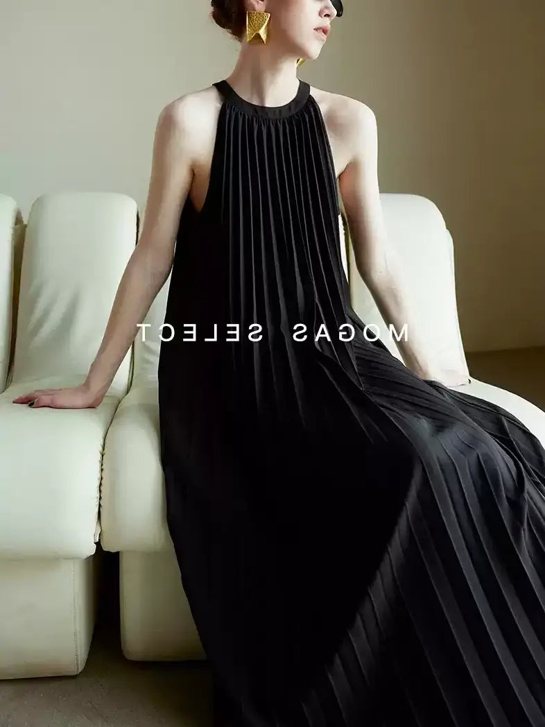 Halter Neck Pleated Dress_BDHL7556