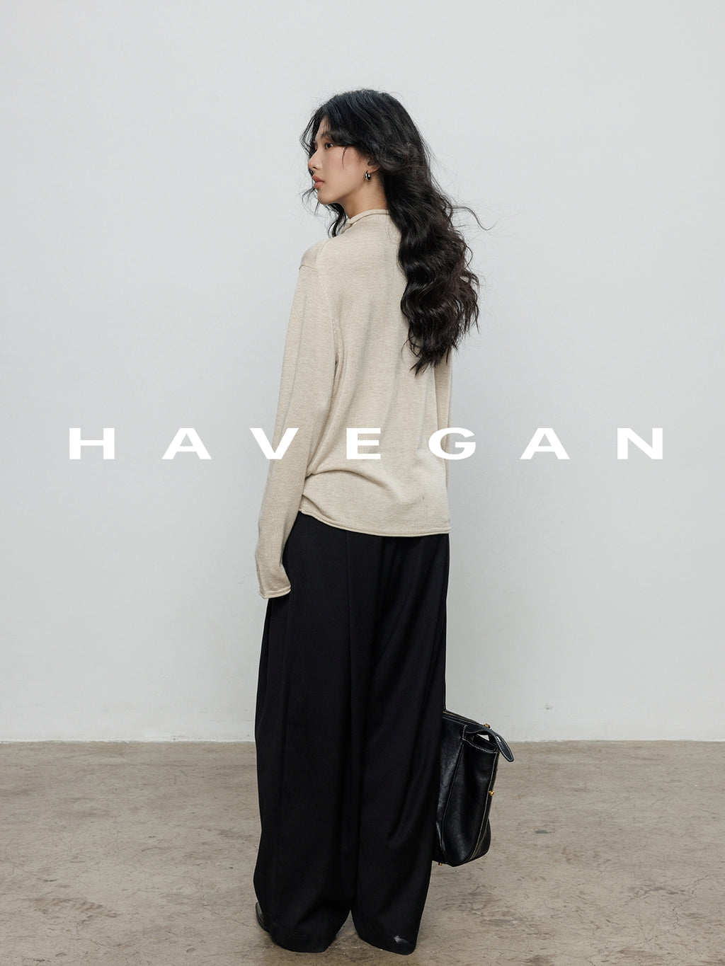 High-Neck Relaxed Tops_BDHL7899