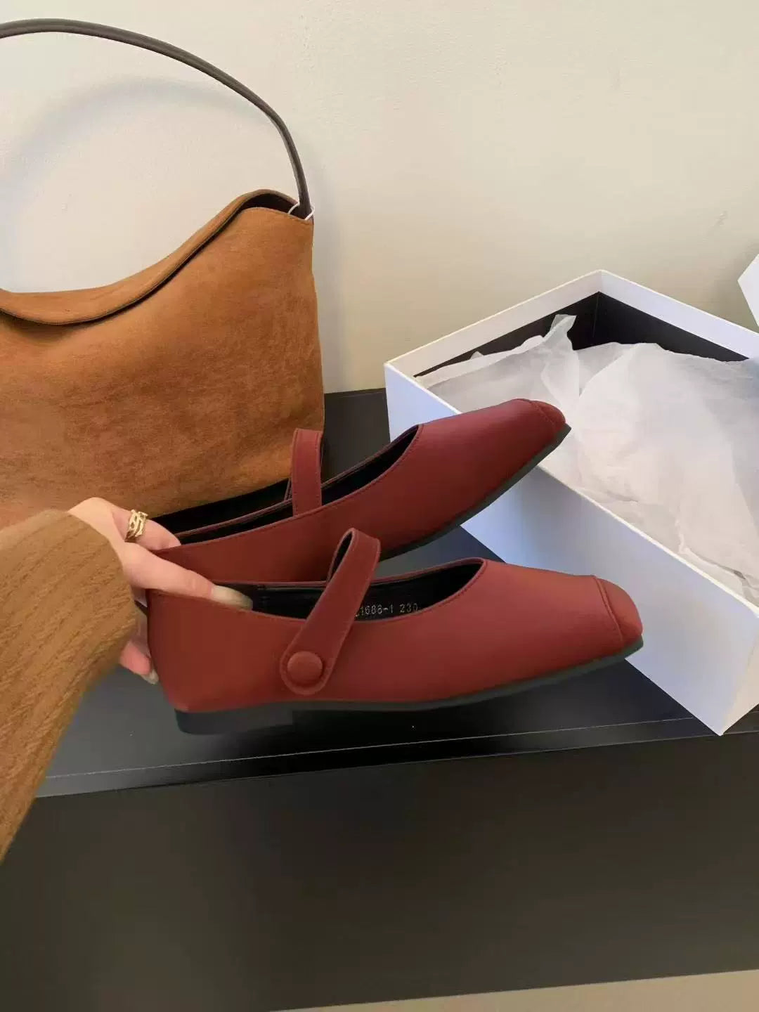 Square-Toe Single-Strap Flat Shoes_BDHL7814