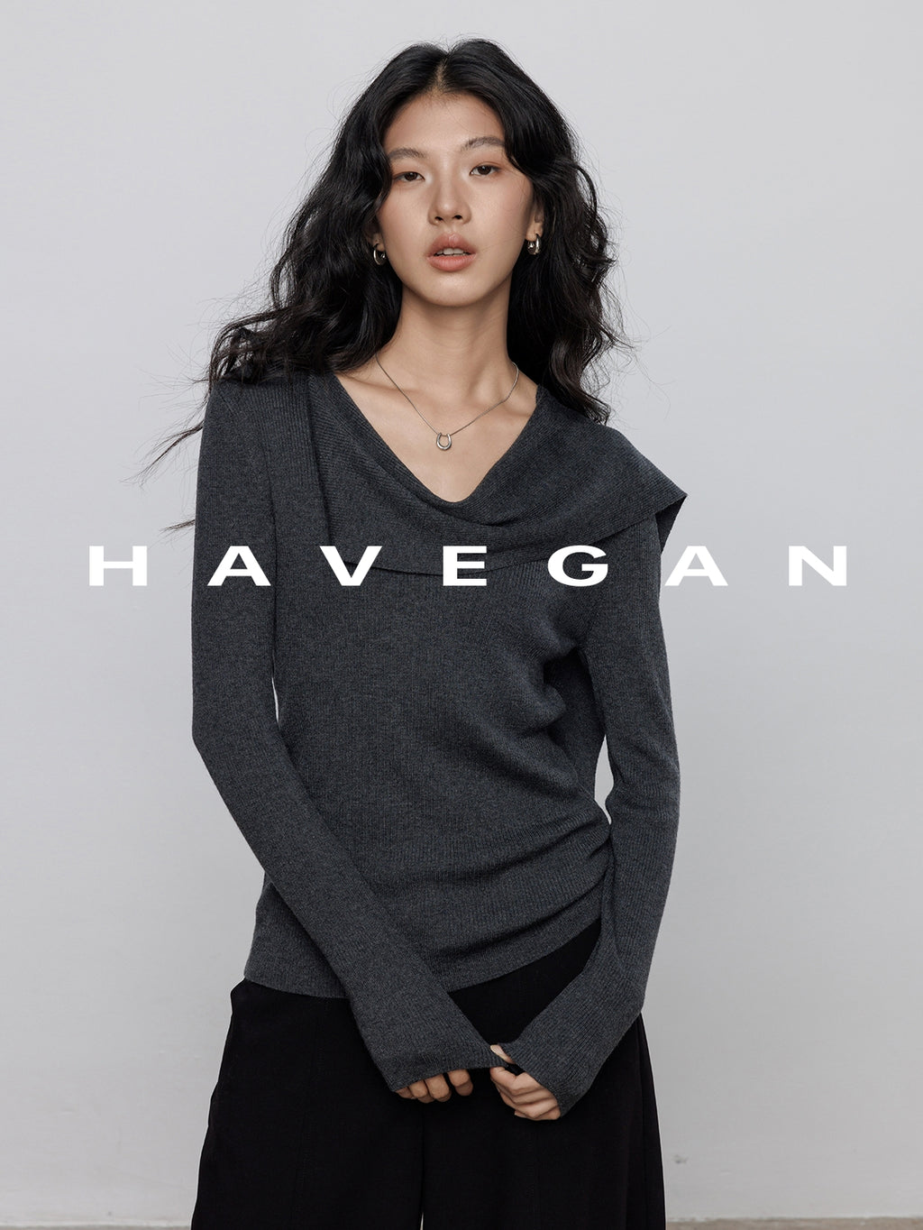 Halter-Neck Knit Tops_BDHL7784