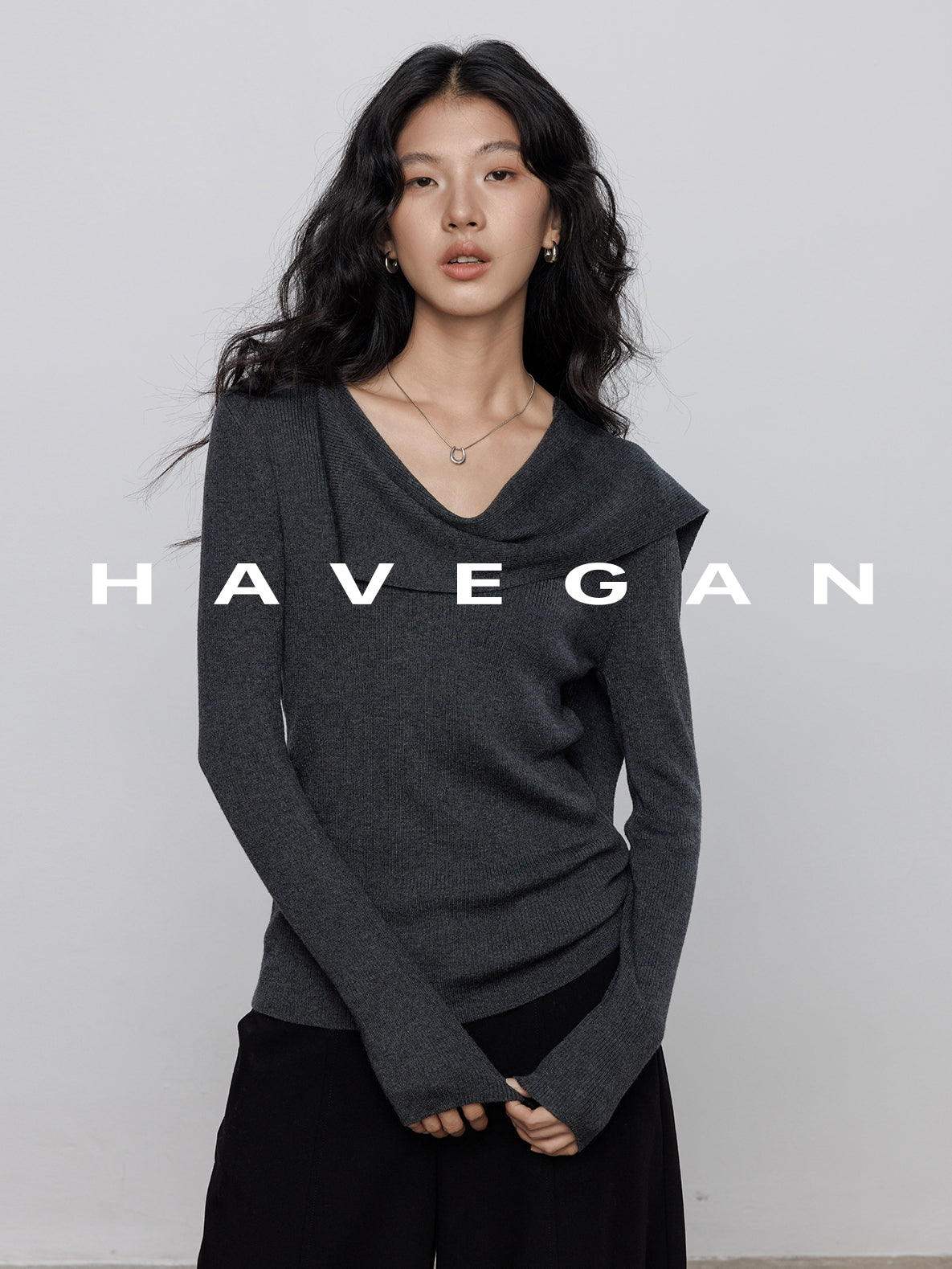 Halter-Neck Knit Tops_BDHL7784