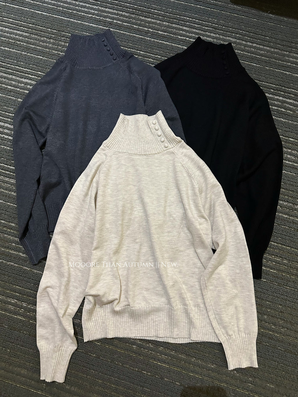Button-Up High-Neck Knit Tops_BDHL7851