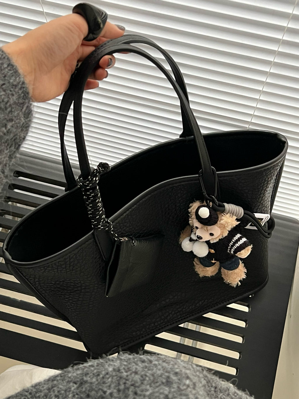 Elephant-Print Black Tote Bag_BDHL8023