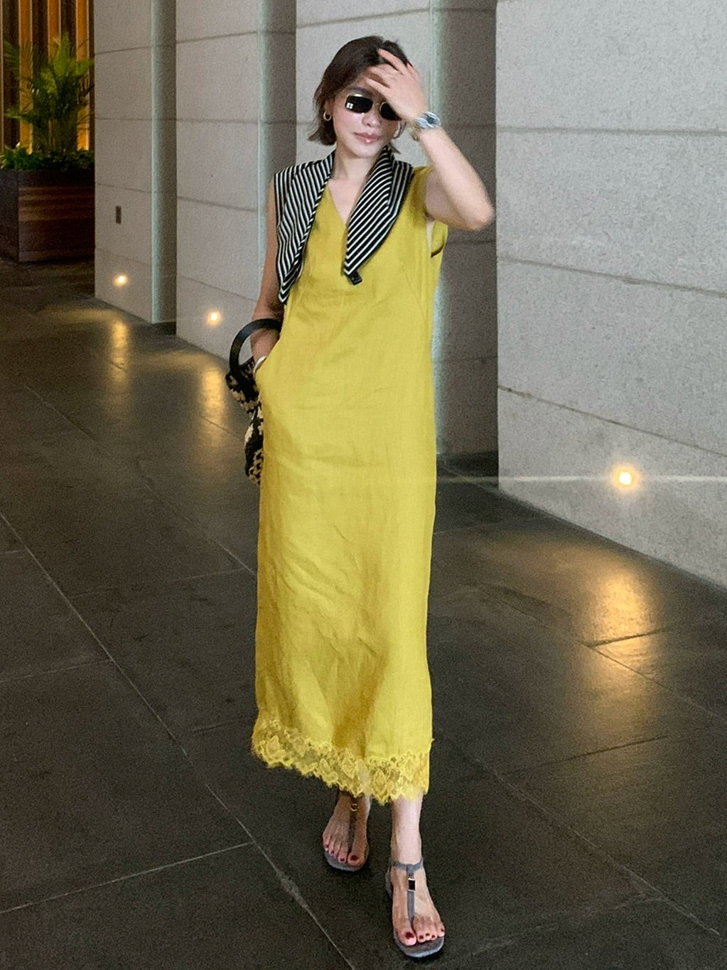 Lace Hem Deep V-Neck Dress_BDHL7623
