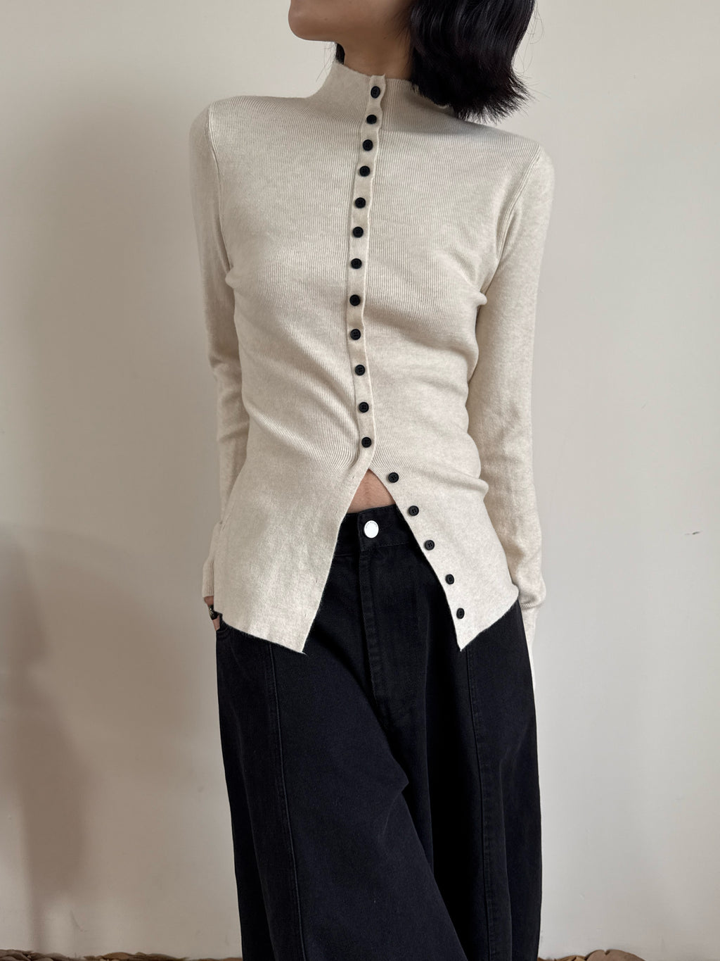 Front-Slit High-Neck Slim-Fit Tops_BDHL8025