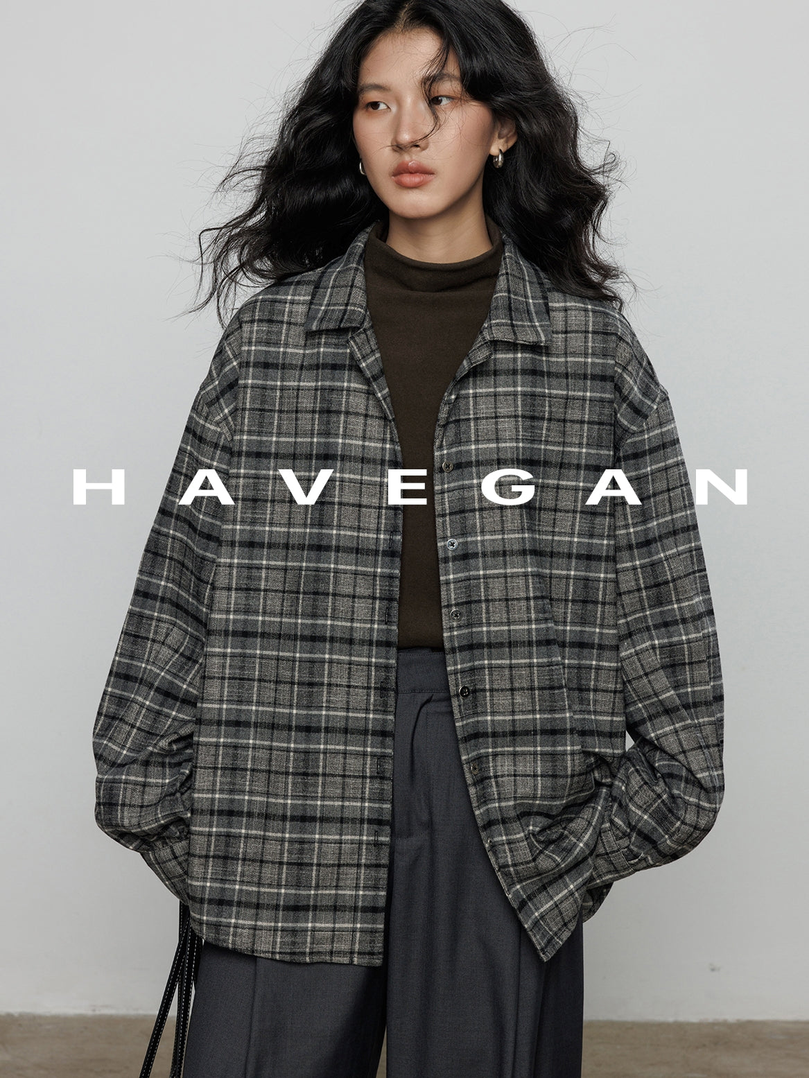 高領刺繡上衣_BDHL7894