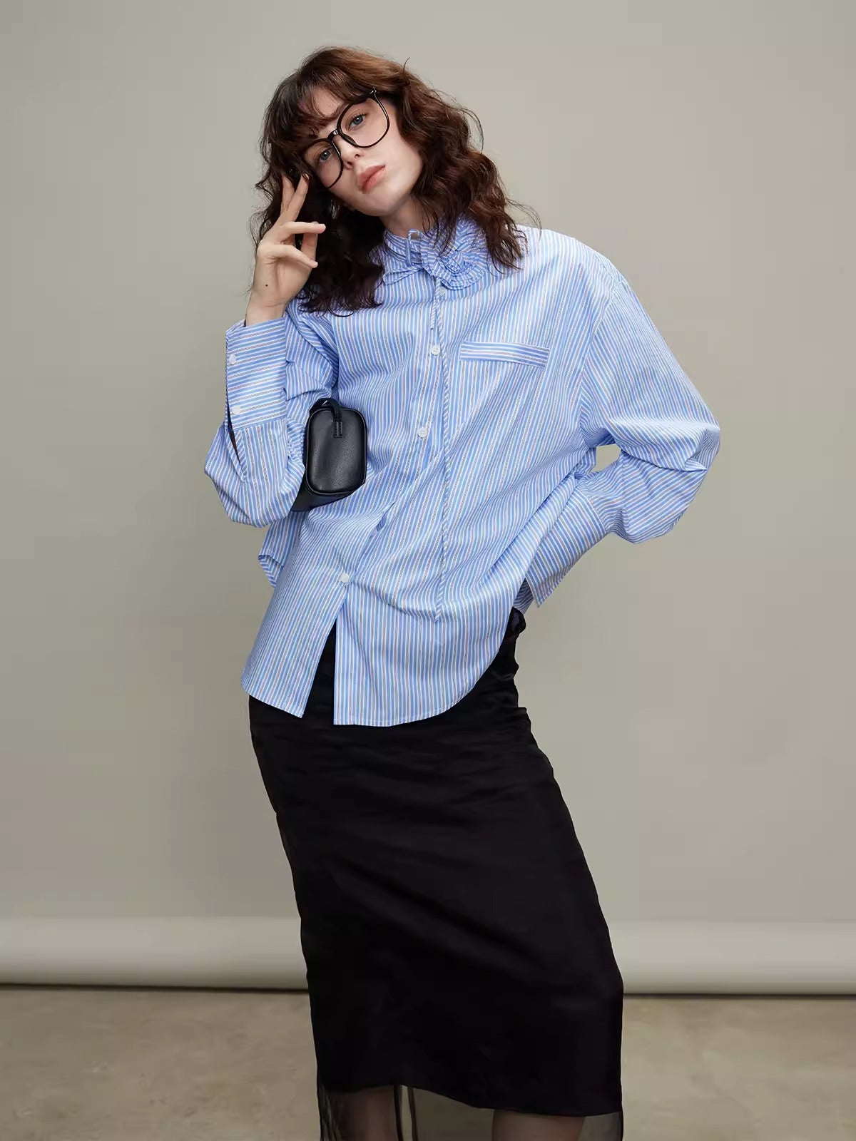 Rose Design Neck Striped Shirt_BDHL6330