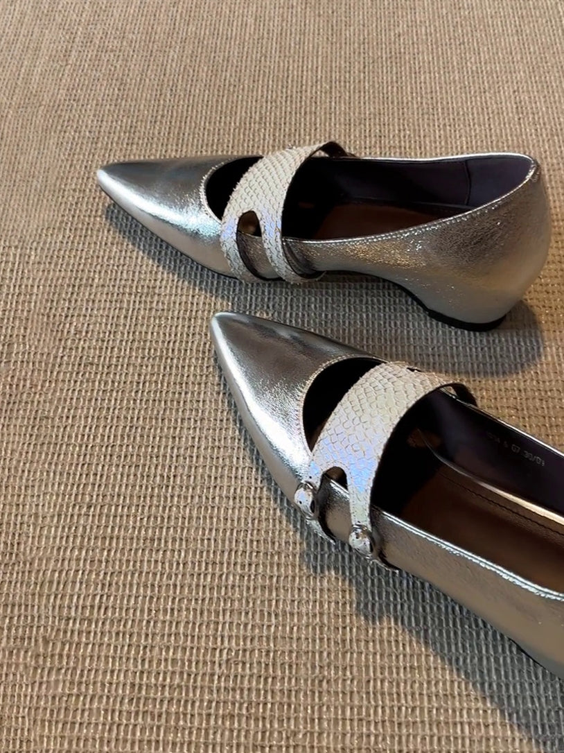 Pointed-Toe Strappy Shoes_BDHL7835