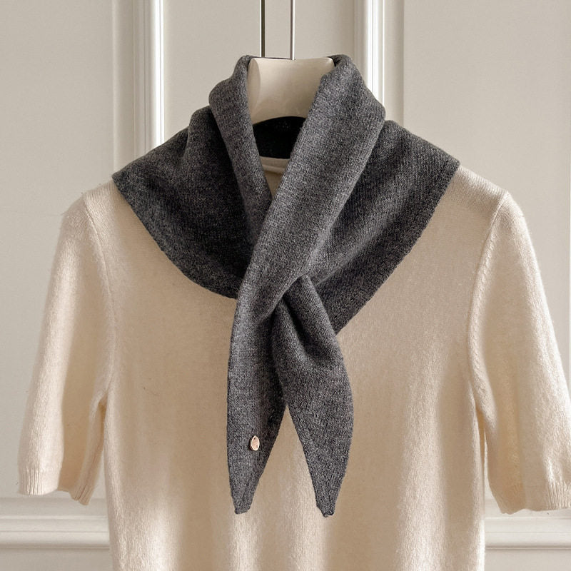 Wool Knit Triangle Scarf_BDHL8480