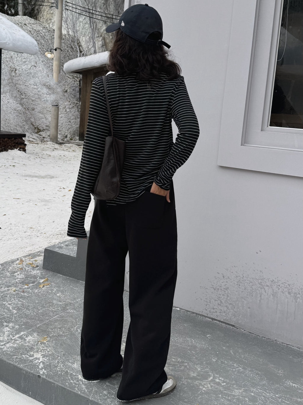 Slim-Fit Side-Pleated Tops_BDHL7852