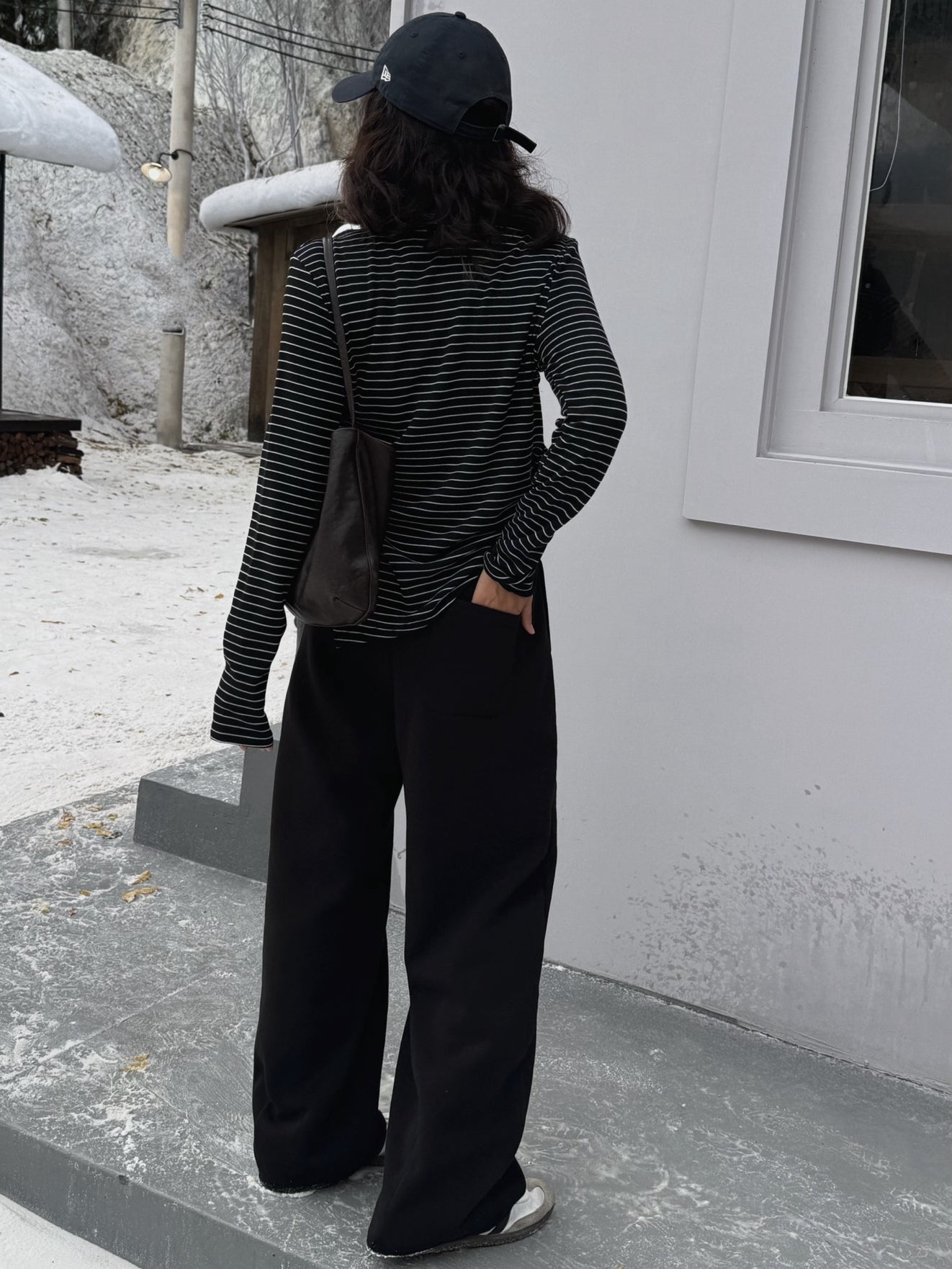 Slim-Fit Side-Pleated Tops_BDHL7852