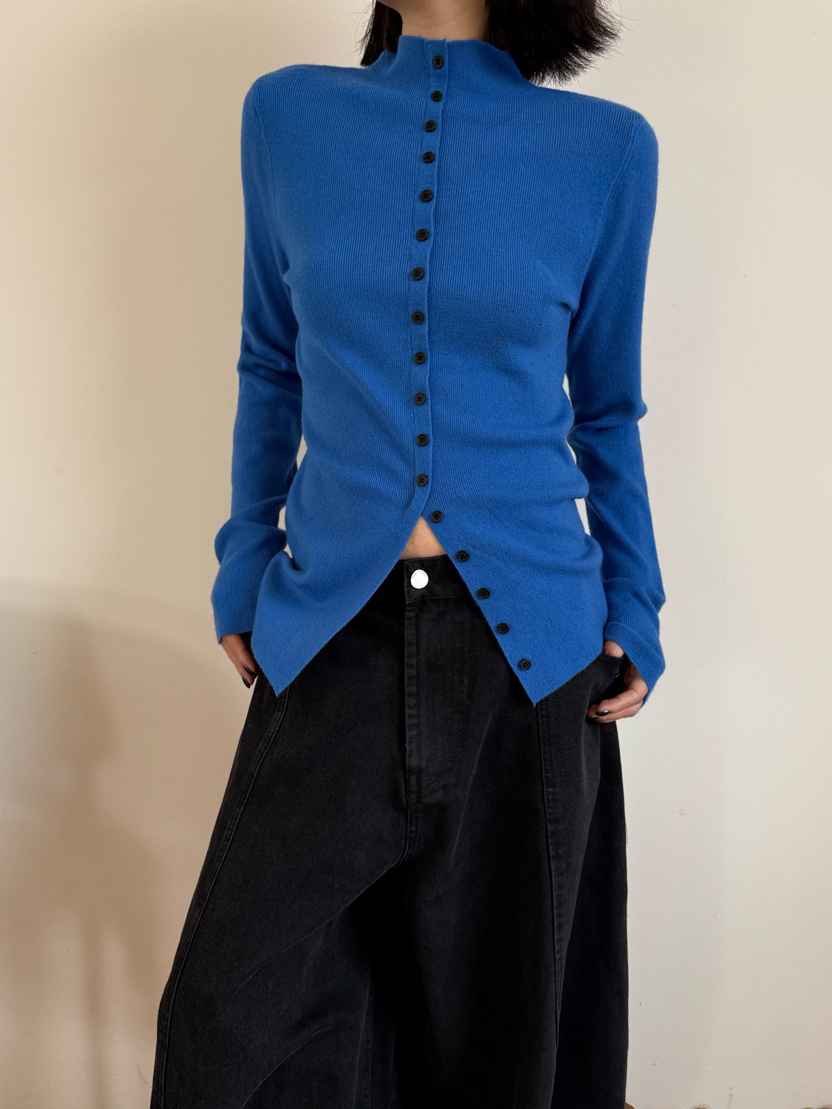 Front-Slit High-Neck Slim-Fit Tops_BDHL8025