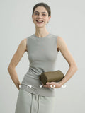 Long-Sleeved Tops Or Sleeveless Tops_BDHL7719