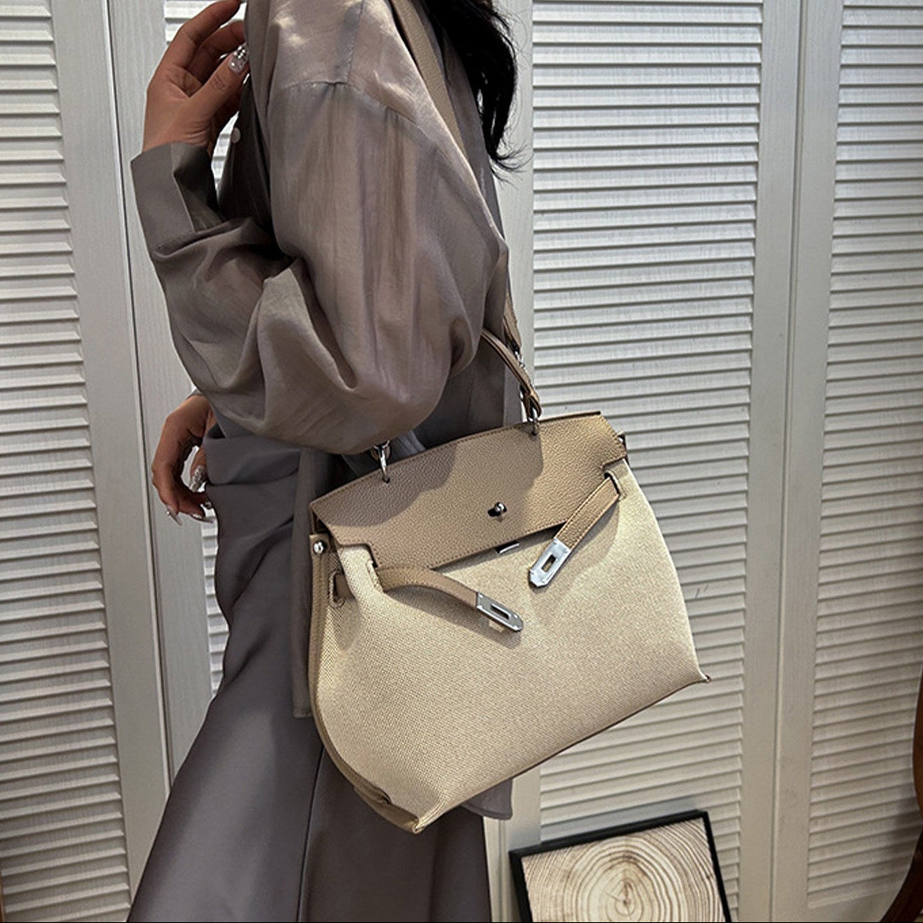 Two-Tone Flap Handbag_BDHL8445