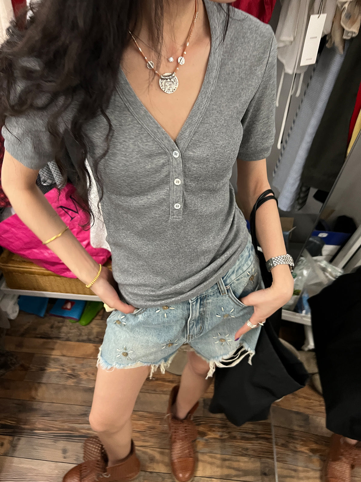 Slim-Fit V-Neck T-Shirt_BDHL7545