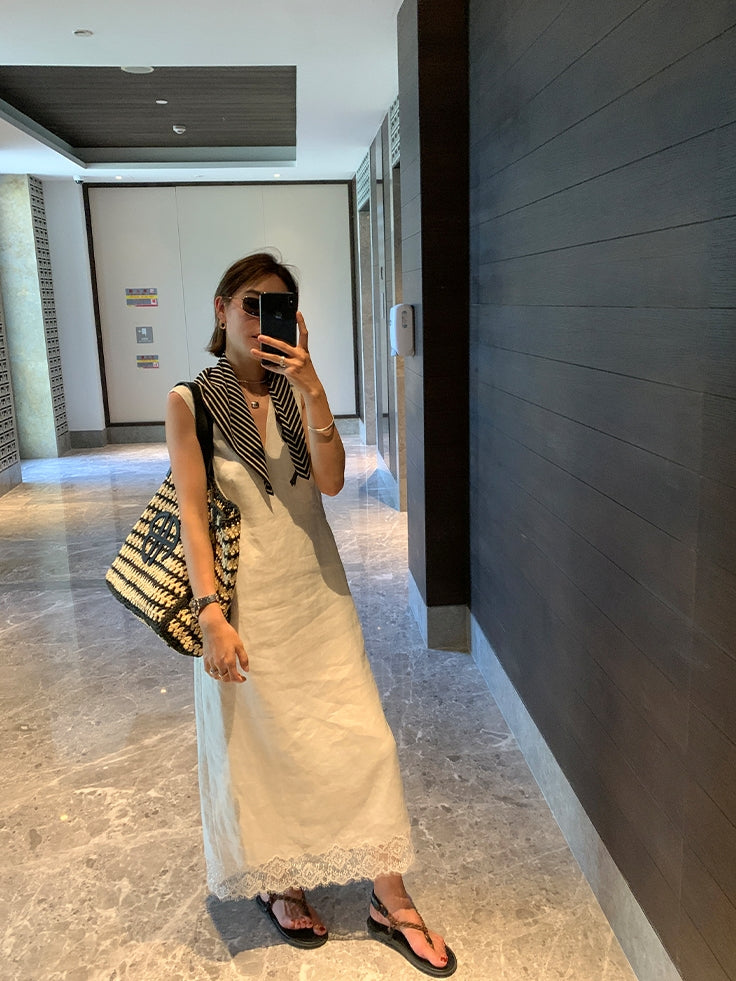 Lace Hem Deep V-Neck Dress_BDHL7623