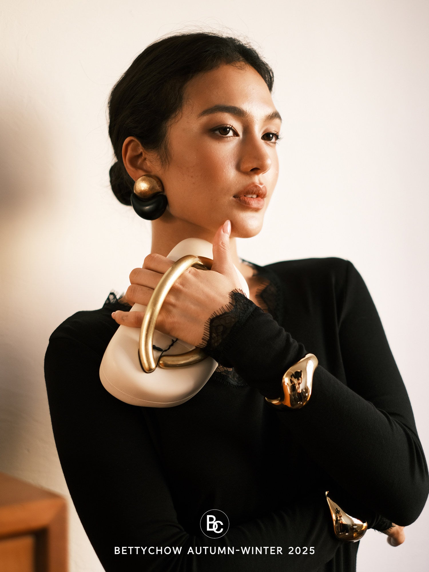 蕾絲V領長袖上衣_BDHL8058