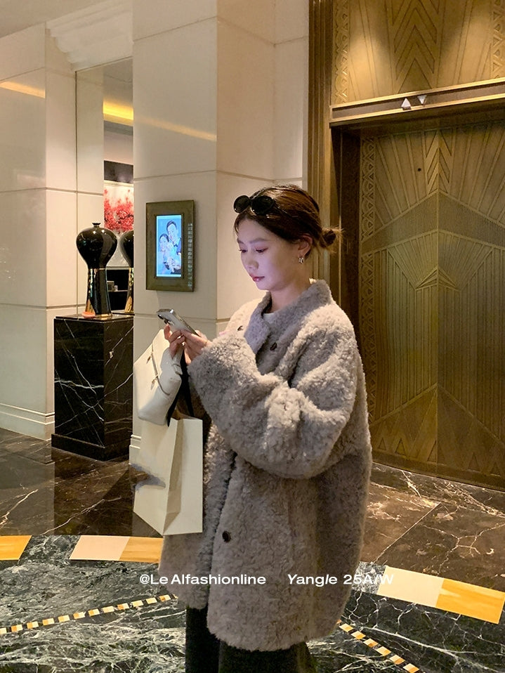 Double-Breasted Fur Coat_BDHL8047