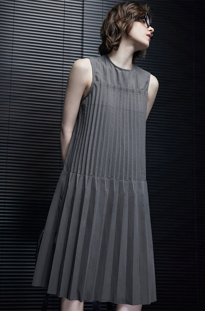 Pleated A-Line Sleeveless Midi Dress_BDHL7324