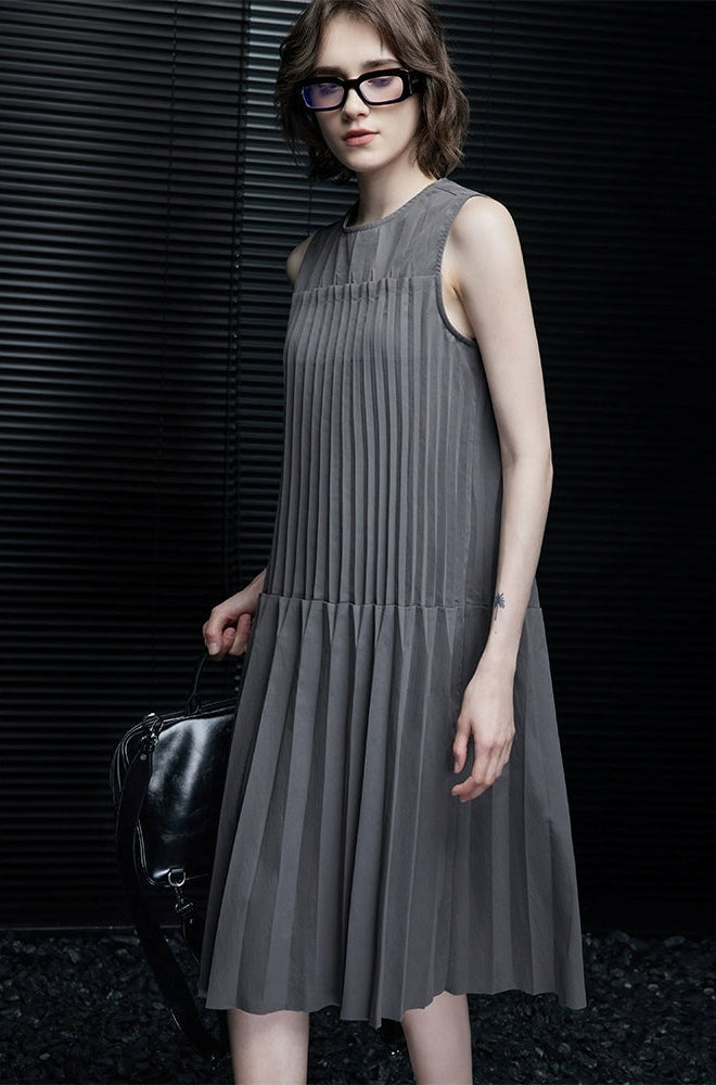 Pleated A-Line Sleeveless Midi Dress_BDHL7324