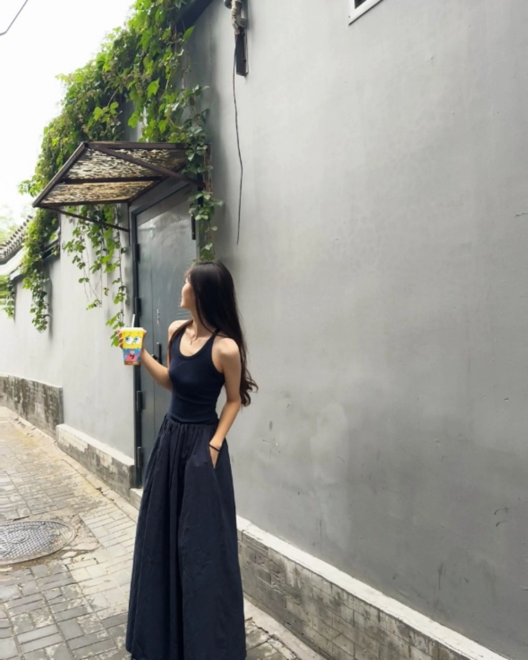 Deep U-Neck Flared Dress_BDHL7557