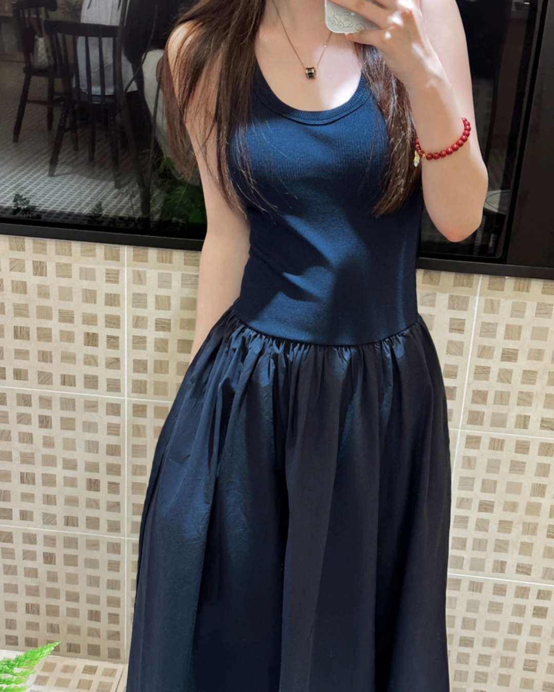 Deep U-Neck Flared Dress_BDHL7557
